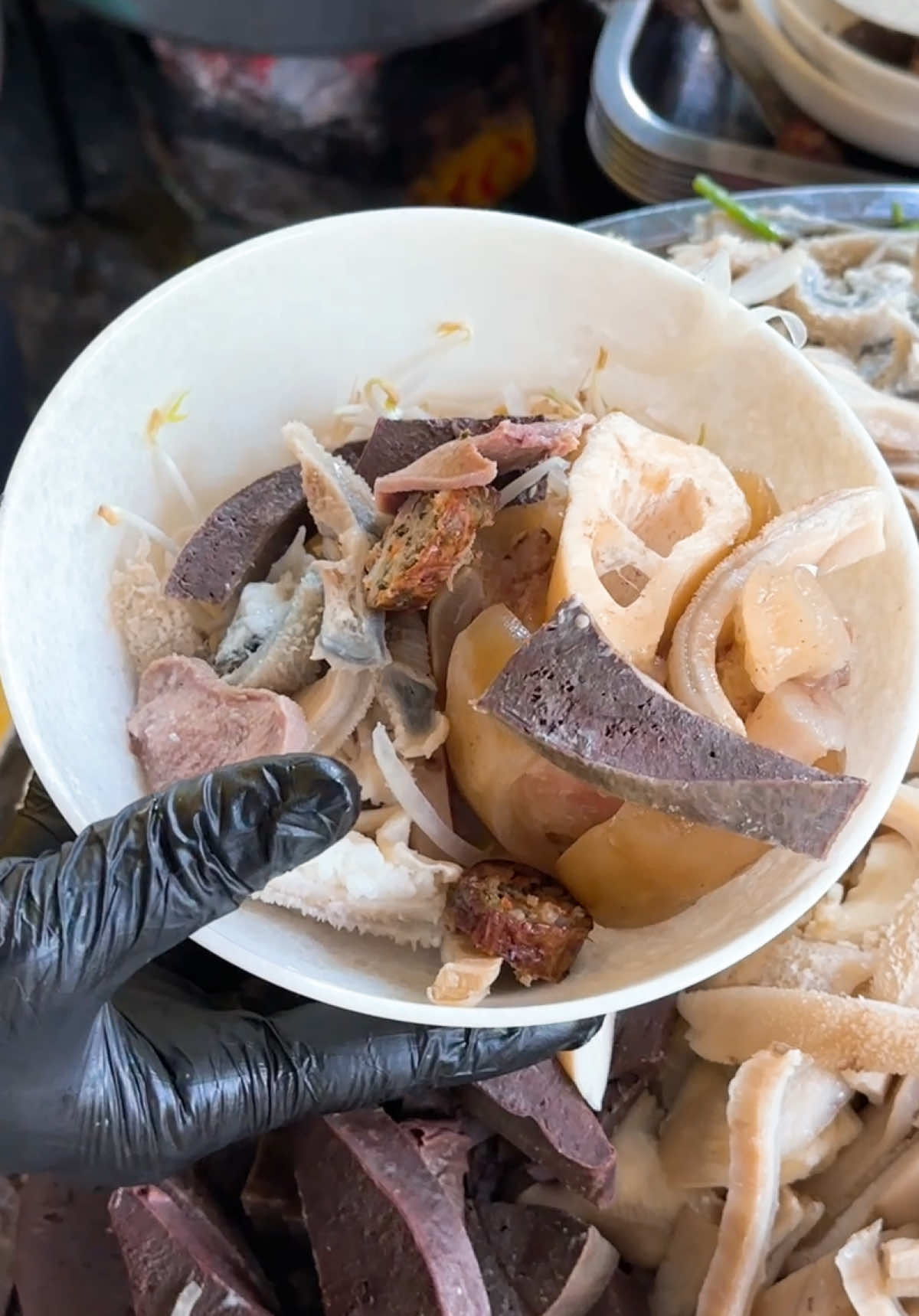 Một tô cháo giò bò mix nạm lòng bò thập cẩm nóng hổi ở Cháo Bò 99 đủ làm tim bạn tan chảy liền 💛. Vừa ngọt, vừa béo, vừa ấm bụng – ăn xong chỉ muốn gật gù “đỉnh của chóp”. Rủ team bạn thân đi nhậu nhẹt hoài cũng chán, nay thử đổi vibe – kéo nhau qua làm vài tô cháo, nói chuyện tới khuya, vừa chill vừa vui. Cháo Bò 99 chờ mấy team ghé làm một buổi tụ tập thiệt tình, thiệt ngon nha ✨. #chaobo99 #LearnOnTikTok #xuhuongtiktok #ancungtiktok #riviewanngon 
