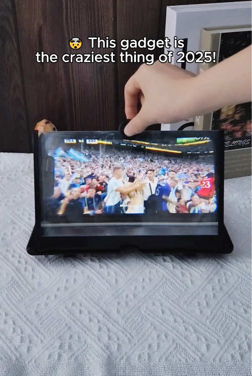 Your phone just became a mini theater 🍿📱#TikTokMadeMeBuyIt #AmazonFinds #CoolGadgets #PhoneHacks #MustHave     
