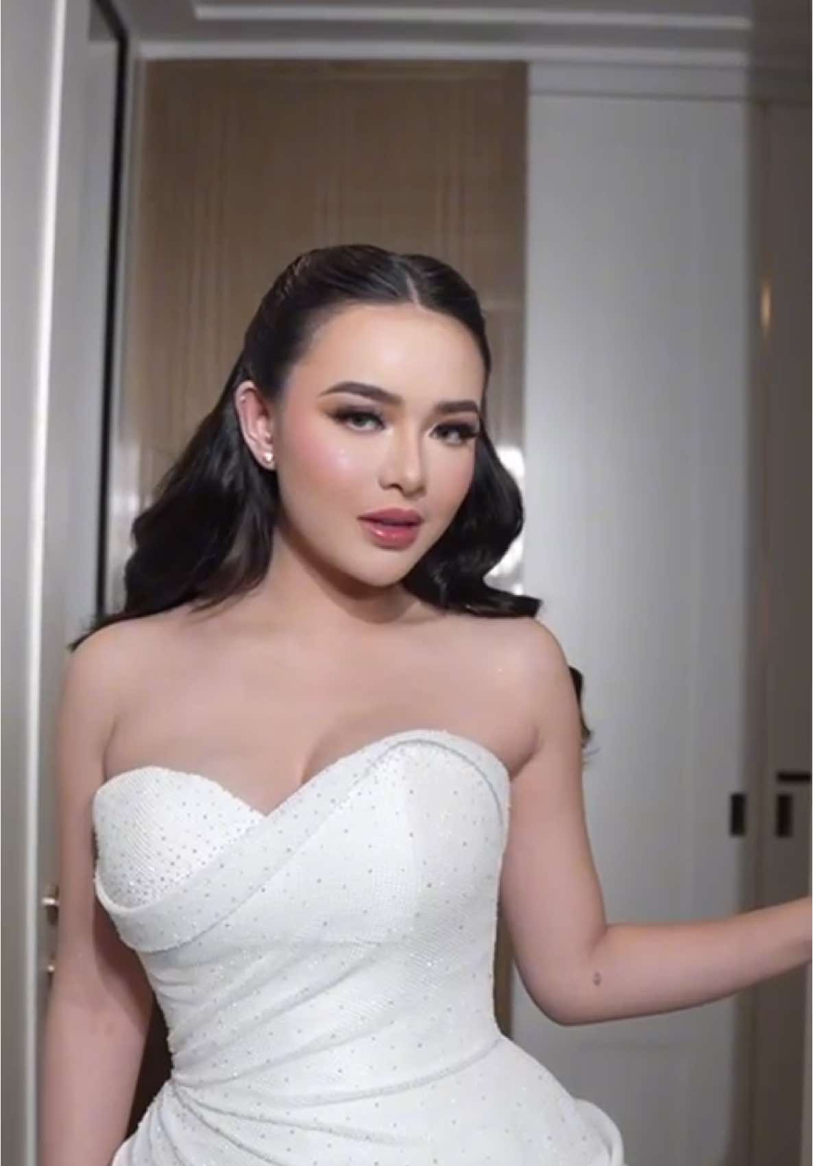 retouch makeup resepsi 😉
