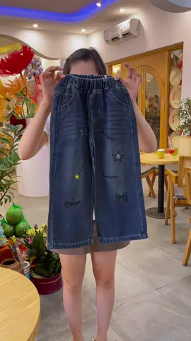 Quần jean thêu cho bé gái có size nhí 