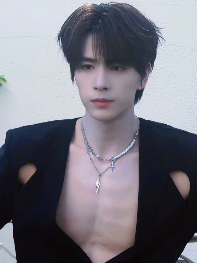 ช่วงนี้มันอะไรทำไมหันไปทางไหนก็มีแต่แบบนี้ เห็นใจกันบ้างเถอะมันเลือกไม่ถูก😅😅😅