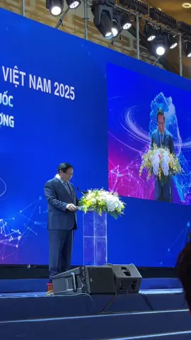 Thủ tướng Phạm Minh Chính tặng 20 chữ: NHÀ NƯỚC KIẾN TẠO 🇻🇳 DOANH NHÂN TIÊN PHONG 🇻🇳 CÔNG - TƯ ĐỒNG HÀNH 🇻🇳 ĐẤT NƯỚC HÙNG CƯỜNG 🇻🇳 NHÂN DÂN HẠNH PHÚC. Tới các doanh nhân Việt Nam hôm nay 10/10. #missede 