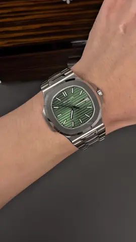 Green Submariner 126610LV A touch of iconic green encircles the deep black dial. Crafted with an Oystersteel case and Cerachrom ceramic bezel—strength meets elegance. Every wear reflects exquisite craftsmanship and exceptional taste. Submariner 126610LV — not just a dive watch, but a true symbol of identity and prestige. #WatchLover #WristCheck #MensWatch #MechanicalTimepiece #AutomaticWatch 