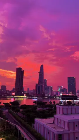 Đã bao lâu rồi bạn chưa đi ngắm hoàng hôn Sài Gòn người ấy. #saigon #saigoncityview 