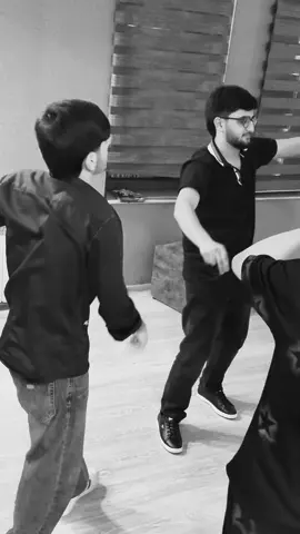 Biz merdliyin kitabını yazmadığ,yaşadığ oxuyan yox görenler bilir..!