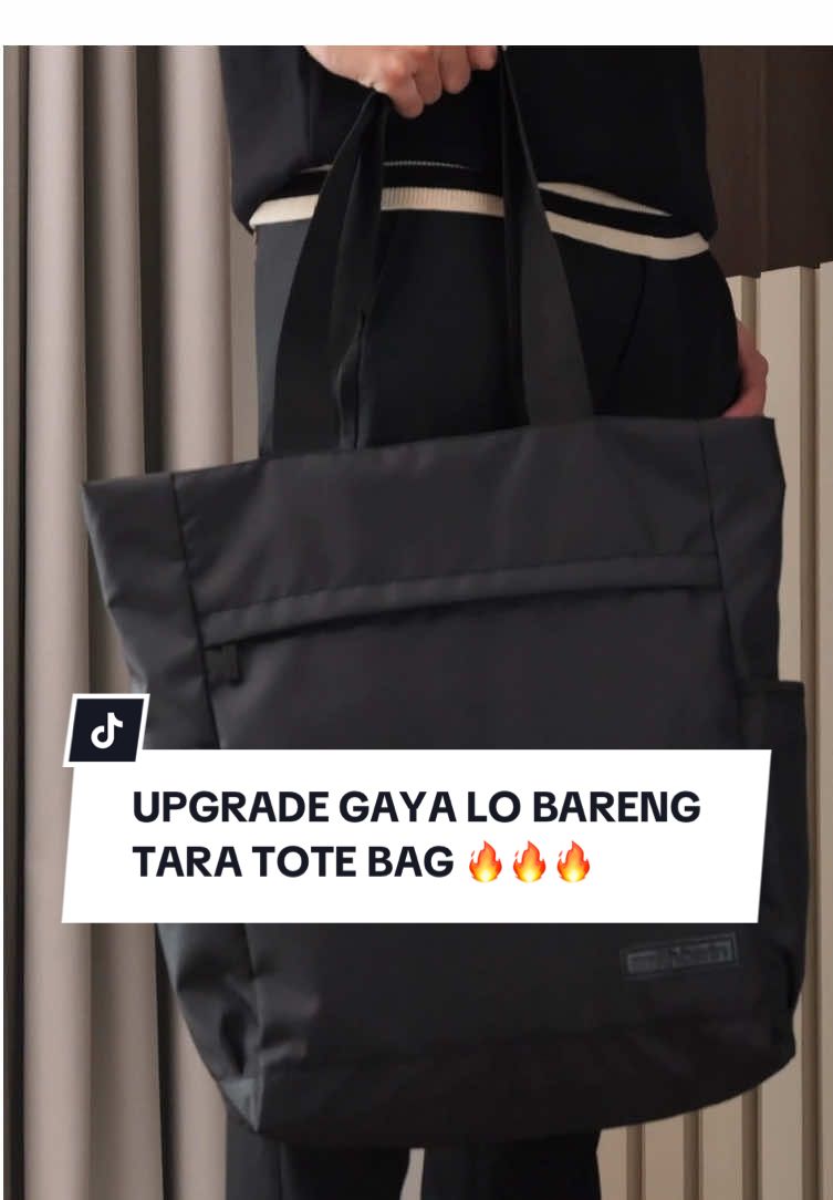 Tote bag bukan sekadar tas, tapi bagian dari look lo. Tara Tote Bag desain minimalis & elegan, bahan kuat anti robek, dengan detail premium. Gas checkout sekarang, ready stock! #totebag #totebagpremium #totebagstyle #dailyessentials #smithberlin 