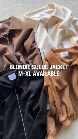 Timeless Style: Blondie Suede Jacket (M–XL Available) ⛓️🪜 Blondie suede jacket (C8355) เสื้อแจ็คเก็ตหนังกลับ มีดีเทลกระเป๋าข้าง 2 ด้านใส่ของได้จริงนะ ทรงทำมาดีมากไม่ใหญ่ไม่เล็กจนเกินไป มีซับในทั้ง ตัวใส่แล้วอยู่ทรงสวยมาก  ตามคำเรียกร้อง!! เพิ่มไซส์ใหญ่มากขึ้นรุ่น Blondie Suede Jacket M-XL พร้อมเติมสต๊อคพร้อมส่ง 6 colors : น้ำตาลเข้ม , น้ำตาลอ่อน , ครีม , ดำ, ชมพู , ฟ้า  Size : M, L, XL  #chuuchop #jacket #เสื้อแจ็คเก็ต #เสื้อแขนยาว #แจ็คเก็ต 