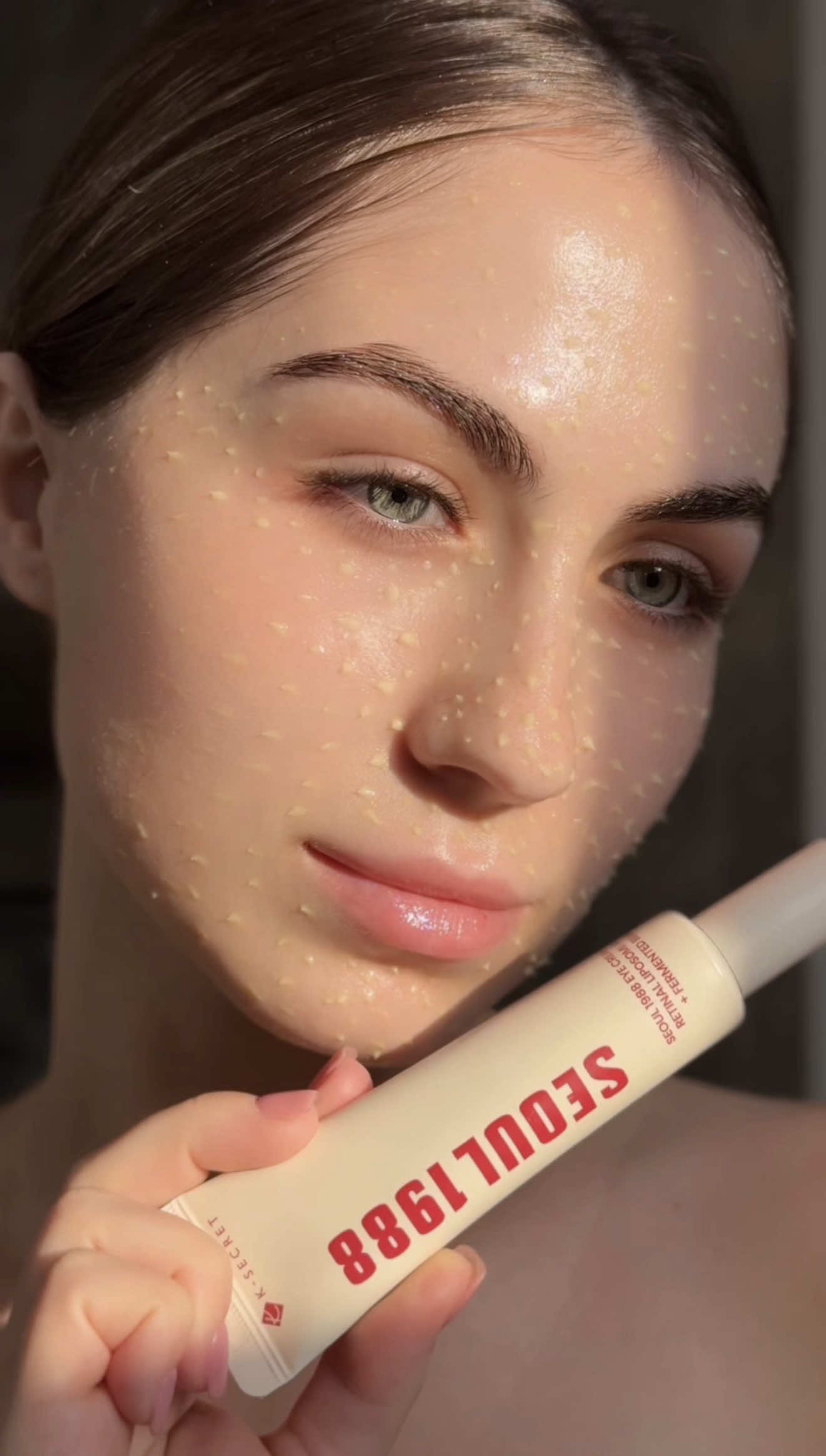 ✨ K-SECRET SEOUL 1988 Eye Cream ✨ An innovative formula with 4% Retinal Liposome and Fermented Bean Extract reduces wrinkles, dark circles, and brightens the under-eye area for a firm, youthful look 🌿💛 Lightweight texture, absorbs quickly, and perfect for daily use. #KSecret #EyeCare #SkincareRoutine 