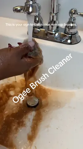 @Ogee Luxury Organics  #tiktokshopcreatorpicks #tiktokshopfalldealsforyou #ogeebrushcleanser #makeupbrushcleaning 