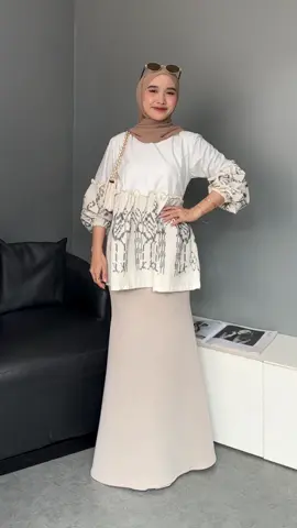outfit kondangan pakai blouse 🫶🏻✨ all blouse by [@Kimonik] blouse — l!nnk 701a skirt 69k — 644a bag — 368a & 132a heels — 436a #fyp #outfitkondangan #blousekondangan 