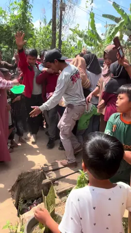 Terharu dan bahagia penyambutan naldy kutai timur pulang kampung @NALDY D'ACADEMY 7 