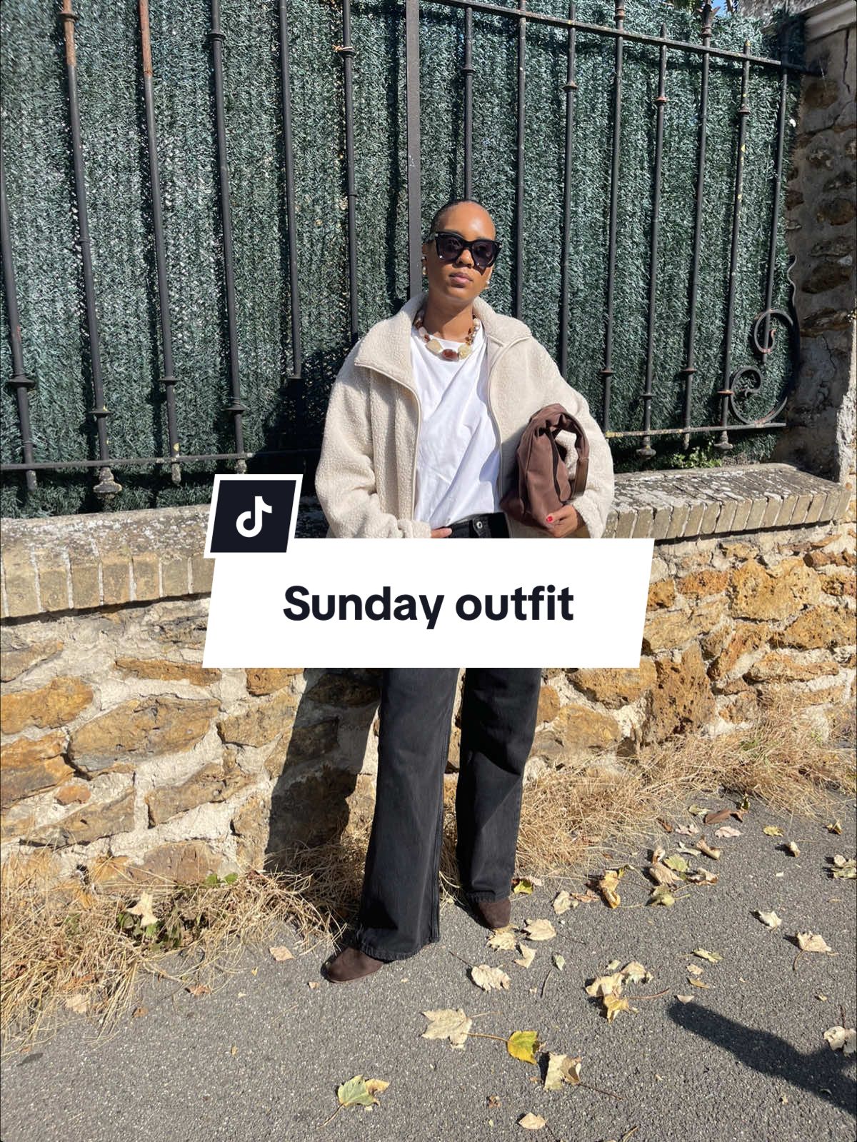 dimanche  Ton makeup slayyy Il fait beau ☀️ T’as mis une tenue belle et stylée pour passer du temps en famille 🫶🏽✨ #mumoutfit #FamilyTime #sunday #autumnoutfit #sunnyday 