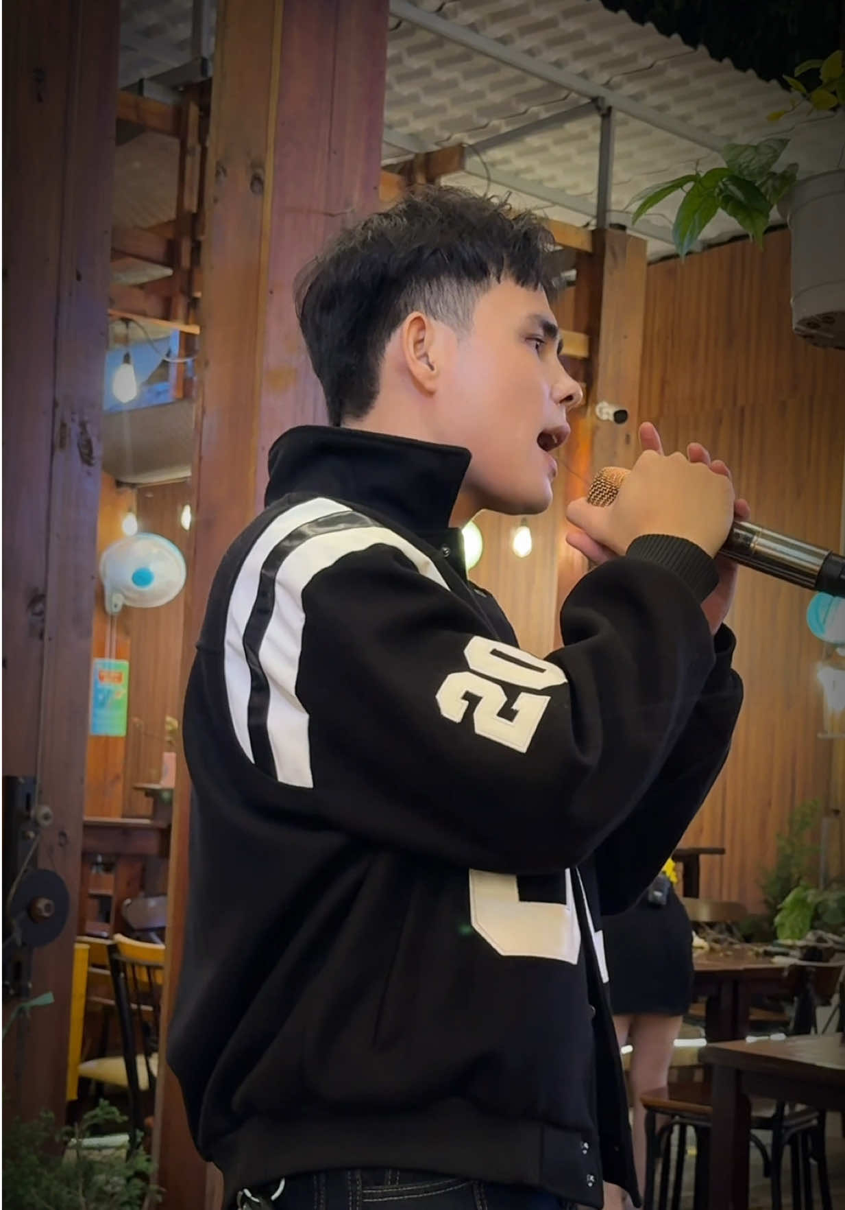 Cầm tay nói bao câu ân ái. #lamnguoiluonyeuem #sontungmtp #phapham #xuhuong #xuhuongtiktok 