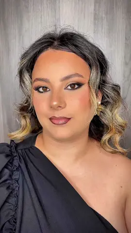 Pour l’élection Miss Champagne Ardenne ✨ ig : beautyglam51_ pour voir les photos de la star 🫶🏼🩷 tellement belle ! @Saley Dress #transformationmakeup #makeupandhair #maquilleusereims #makeupartistreims #chalonsenchampagne 