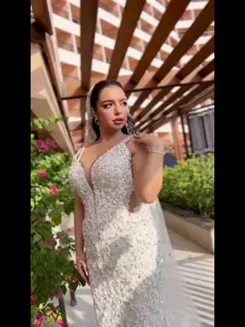 Every bride deserves her dream dress 👰🏻‍♀️ This custom order was pure magic , make yours next 😍 ————————————- Available here now : @vano_ready_to_wear  ————————————- #vanoreadytowear #wedding #bride