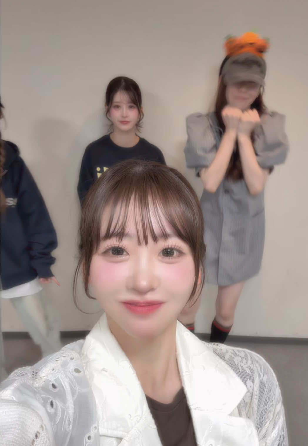 撮ろうとしたら集まってきてくれた🥹💗📡 @早瀬ノエル (FRUITS ZIPPER) @@真中まなふぃーちゃん @月足天音あまねきFRUITSZIPPER #櫻井優衣 #キミ好き #キミのことが好きなわたしが好き