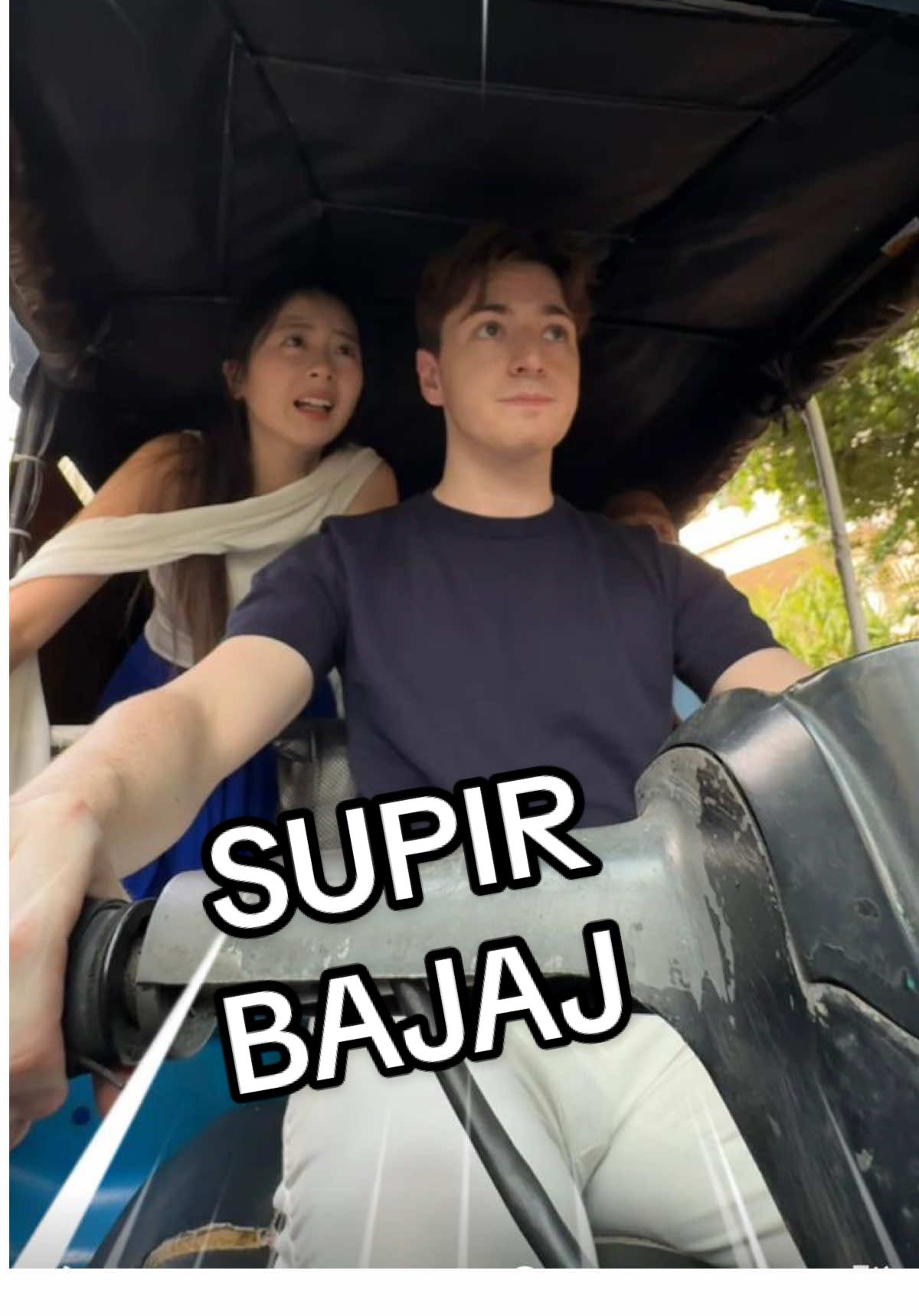 besok-besok jangan lupa nanya cowok kalian bawa kendaraan apa ya guys 😇🙏🏻 #cicimasbule #pacarbule #coupletiktok #bajaj #yourunderarmhero 