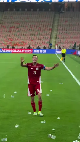 Leadership sejati 🥹 Dia bukan sekedar pemimpin dilapangan, tapi jiwa nasionalismenya untuk sekedar mereda kekecewaan. Capt 🇮🇩🥹😭 #timnasindonesia #fypシ゚ #jayidzes #viralvideo🔥 