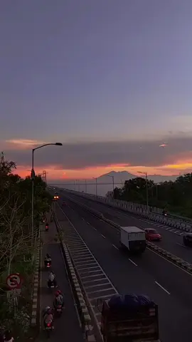 😇😇#menjelangmagrib #surabaya #madura #suramadu 