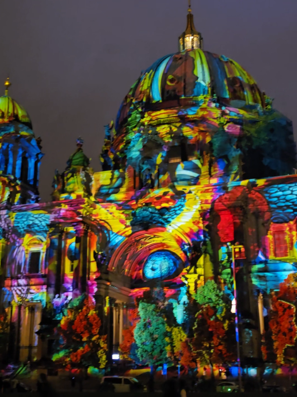 Berlin Festival of Lights Dates: 8 October - 15 October This is a must see once a year festival. I'll suggest to start from Alexander platz and walk till Brandenburg Gate or vice versa and you'll see most of the attractions. Take a little detour for other places 😁 Make sure you wear comfy shoes and carry a water bottle 