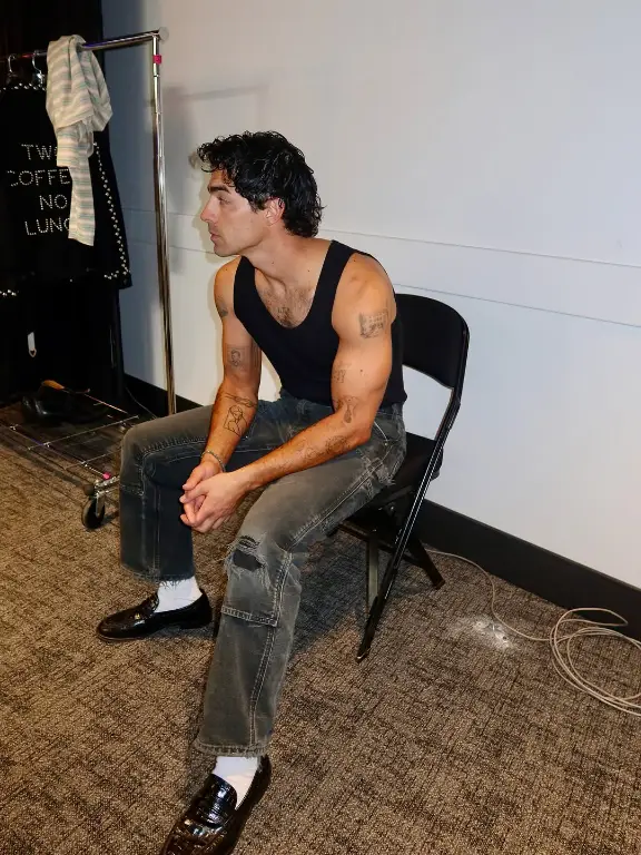 I googled my symptoms and it said I have to post a dump😉😫 #jonasbrothers #joejonas #fyppppppppppppppppppppppp