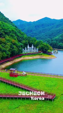 🏰 Jecheon biryongdam reservoir and beautiful Castle 🏰 ❤️🇰🇷 . . .  #travelkorea #ExploreKorea #fypシ゚viralシ #wheninkorea #autumn 