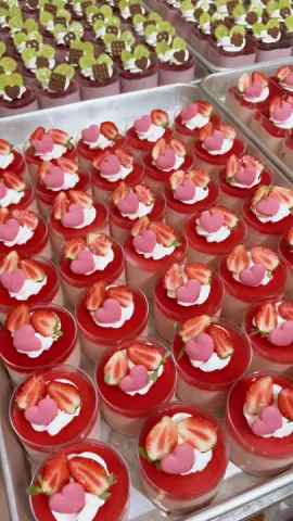 Tiếp tục lên các set bánh mix, set hoa tươi bánh kem, set hoa tươi bông lan trứng muối và hoa tươi Tiramisu. Các set su trái tim, bánh kem, bánh hoa tulip đã full tủ, ghé tiệm hoặc i.b e tư vấn nhé ạ.  --------------------------- 🎂 𝐓𝐢𝐞̣̂𝐦 𝐁𝐚́𝐧𝐡 𝐌𝐢𝐬𝐨  🏠 𝟐𝟑𝟓𝐀 𝐍𝐠𝐮𝐲𝐞̂̃𝐧 𝐂𝐨̂𝐧𝐠 𝐓𝐫𝐮̛́ - 𝐏𝐡𝐮̛𝐨̛̀𝐧𝐠 𝟐 - 𝐁𝐚̉𝐨 𝐋𝐨̣̂𝐜  #flowers #tiramisu #mousse #cheesecake #setmix 