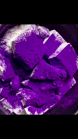 Purple pigment on chalk 