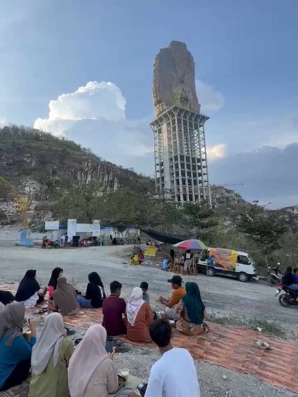 Minggu sore di Monumen Reog Ponorogo #ponorogo24jam  #fyp  #fyppppppppppppppppppppppp  #fypage  #fypシ゚ 