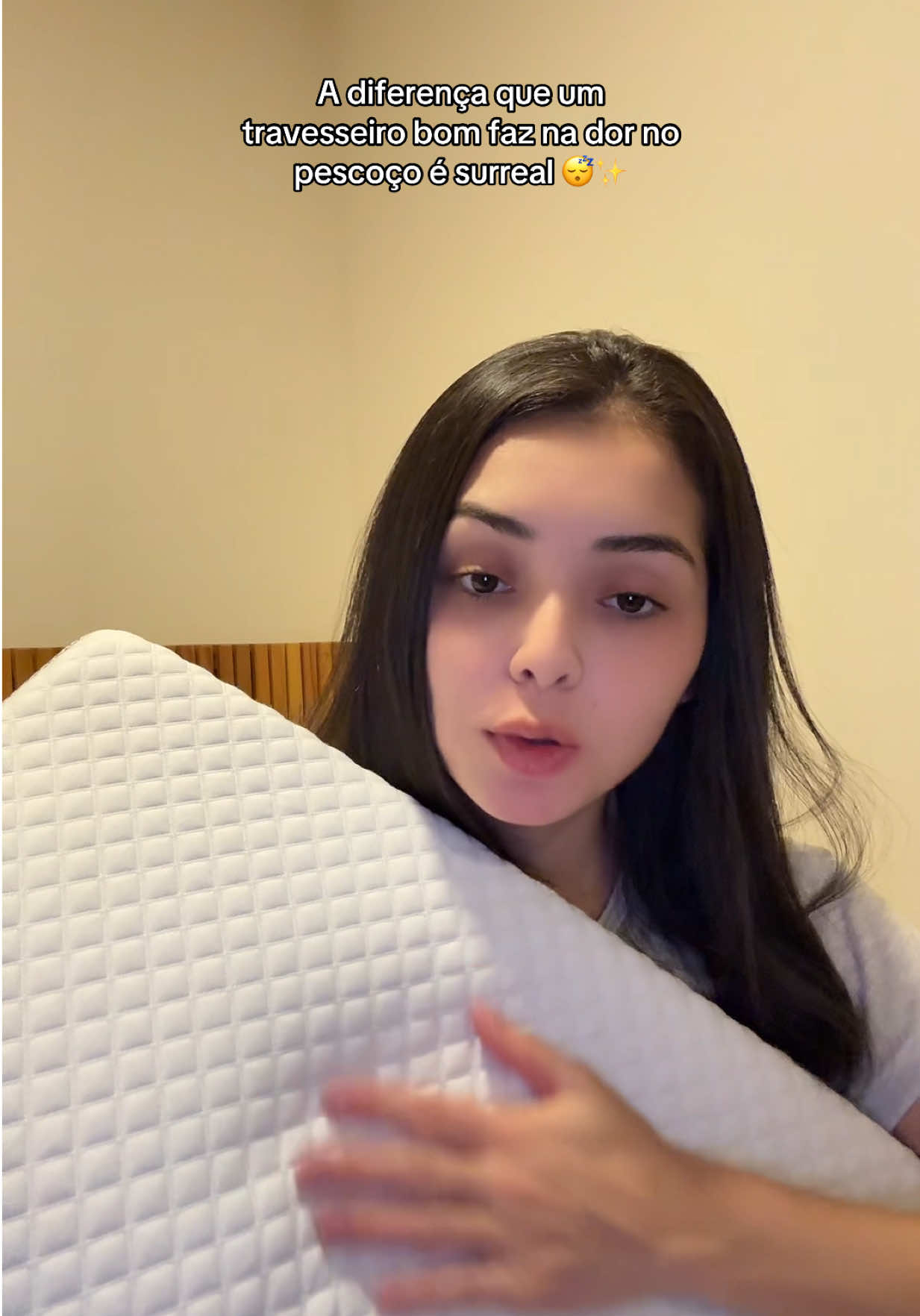 Eu achava que dor no pescoço era normal até trocar de travesseiro 😅 Esse da I Wanna Sleep se molda certinho à cervical e dá um alívio real no descanso. Dormir bem muda tudo 💤💙 @I wanna sleep BR  #TravesseiroCervical #IWannaSleep #SonoDeQualidade #DorNoPescoçoNuncaMais #ConfortoReal 
