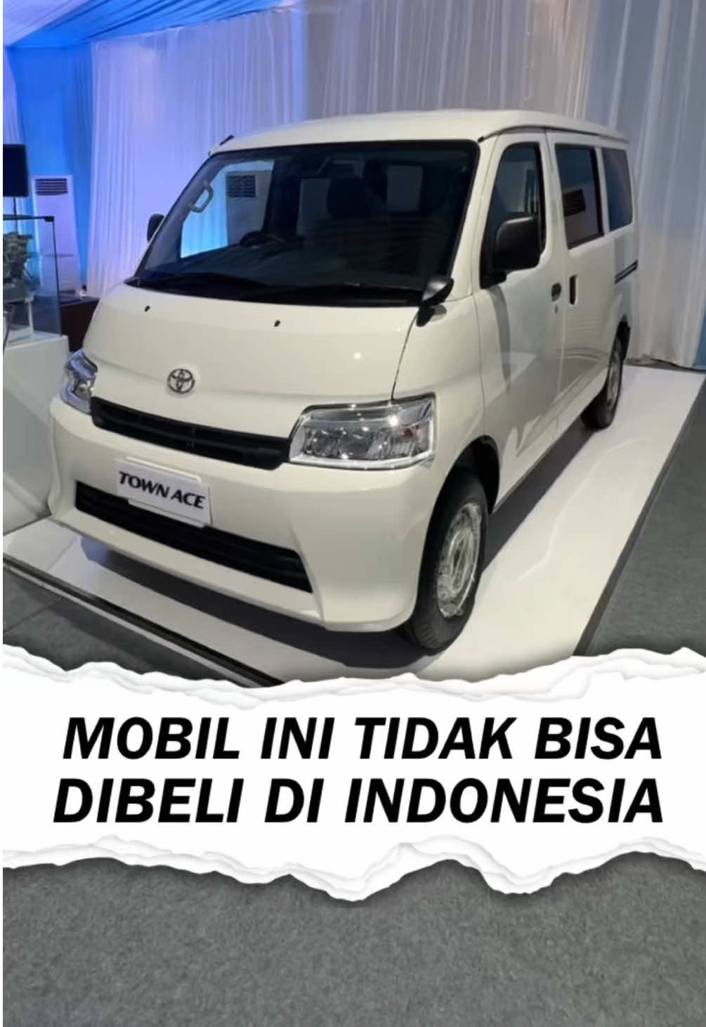 Walau tampangnya mirip Daihatsu Gran Max, tapi nasibnya berbeda. Begitu lahir di pabrik perakitan Daihatsu di Sunter, ia langsung diekspor ke Jepang dengan nama Toyota Townace. Kalau Toyota Townace ini dijual di Indonesia, bakal selaris Gran Max enggak? . #daihatsu #granmax #daihatsugranmax #toyota #townace 