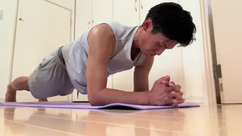 秋元強真選手がYouTubeで出してた体幹腹筋動画を参考に自分流の体幹トレーニングをやってみました！ かなりきついので、腹筋をつけたい人、体幹を強くしたい人は参考にしてみてください！ #秋元強真に憧れる男 #体幹トレーニング #fyp 