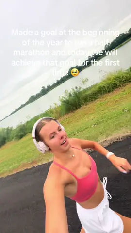 Today is finally the day we’ve been training for 💕🤩💪🏼 #halfmarathon #runna 