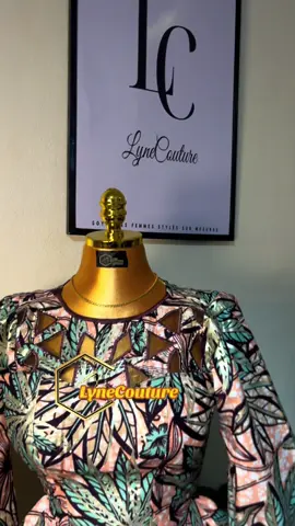Happy sunday ⚡️💥🥰 Merci à ma belle cliente de nous avoir faire confiance @SYLV'S Event 🫶🏼❤️ #robe #couture#pagneafricain #sunday #fyp #200k 