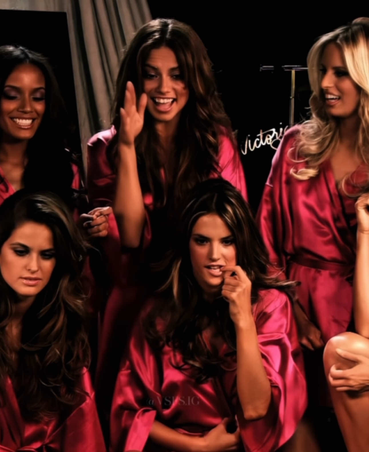 only 2 days… 🤭🫶🏼🪽 #VictoriasSecret #AdrianaLima #VSFashionShow2025 #GiseleBundchen #AlessandraAmbrosio 