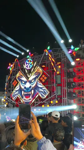 Mak Kemi: UNTIREN BASE LEE🔥🔥 #baratjauhreborn #karnavalgampingan #bjhunterproaudio #starlightingkediri  @BJ HUNTER PROduction @STAR_LIGHTING💫 @GAMPINGAN GANK @DJ Ricko Pillow Official 