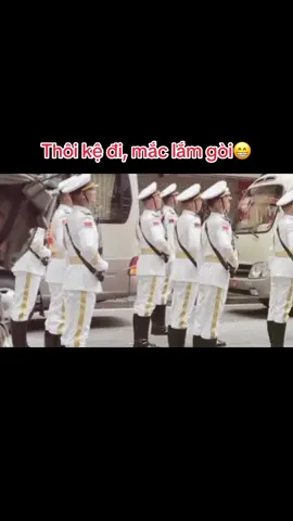 Chắc tại cái quần nó bí quá chứ cũng mắc gãi lắm goy🤣🤣