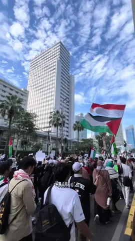 Ribuan orang menggelar aksi bela Palestina di Patung Kuda, Jakarta Pusat, Minggu 12-Oktober-2025. Stop Genosida di tanah Gaza Palestina. #longmarch #jakarta #aksibelapalestina #palestine🇵🇸 #savepalestine🇵🇸 #freepalestine🇵🇸❤️ 