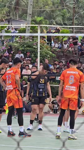 Open Turnamen Morowali dalam rangka HUT TNI KE-80 🔥🔥🔥 Jasen hampir kena shoot 😁 #huttni80 #timnasindonesia #voliindonesia #proliga #jasenkilanta 