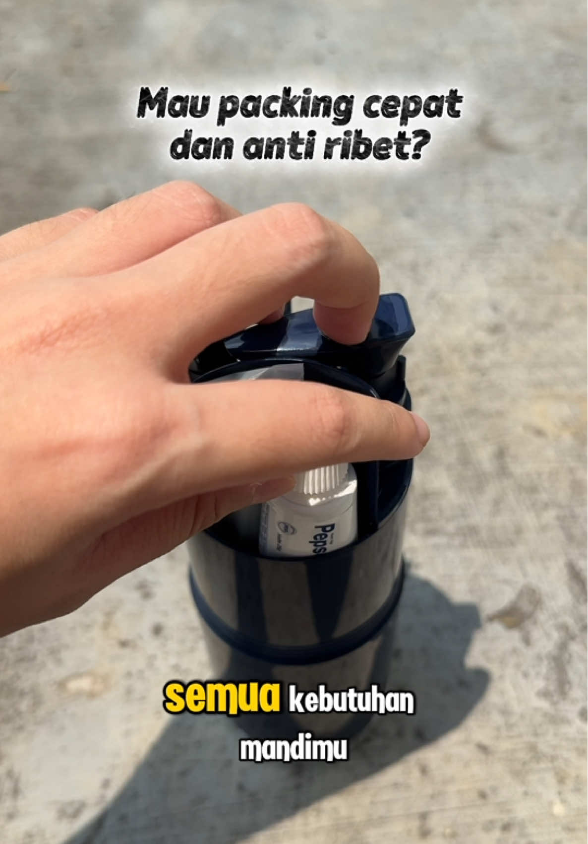 Semua perlengkapan mandimu cukup di satu tempat! #PackingHack #TravelReady #organizedbag 