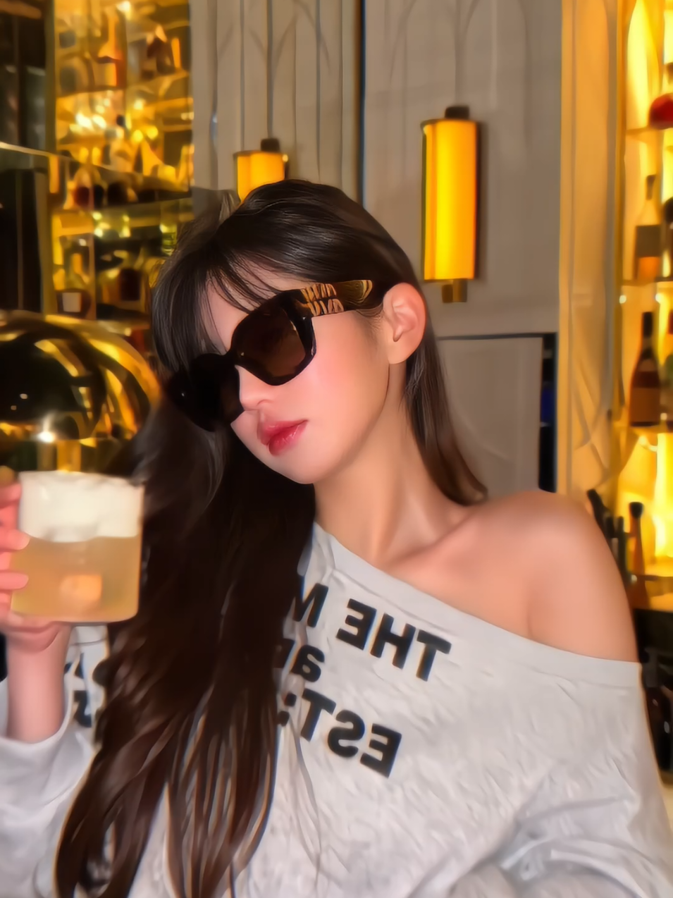 wony udah gede sekrang , udah berani minum kawakawa😖😖 #ive#wonyoung 