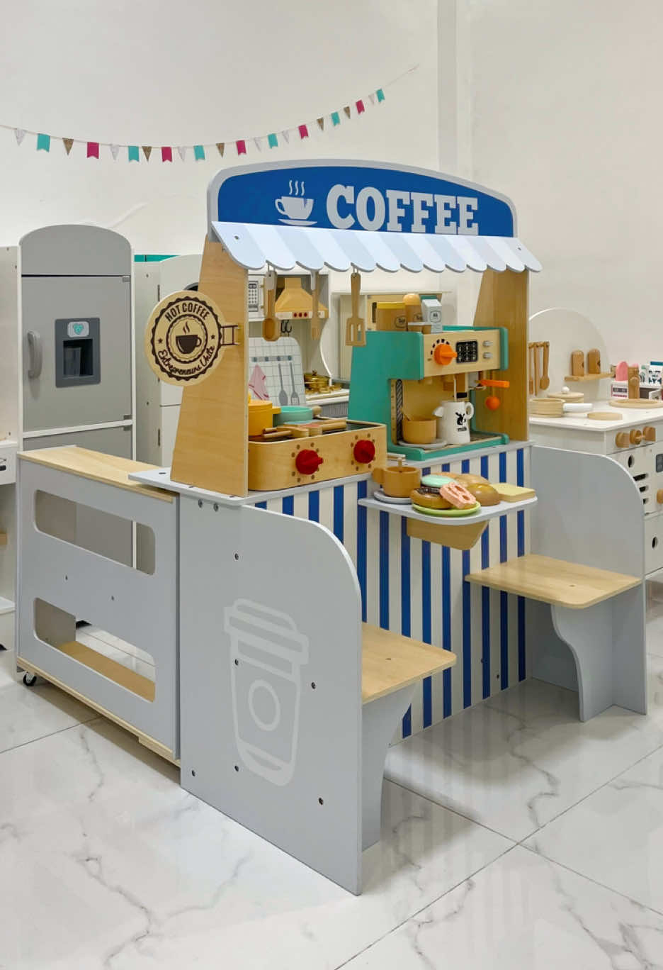 Let your child’s imagination bloom with our Casey 2-in-1 Coffee Shop! ☕️ It’s not just a coffee counter — it’s also a Cafe, a kitchen with a reversible stove and grill and has a coffee machine encouraging kids to explore different roles and activities. 😍 This playset includes many accessories that you kids would definitely love! What you see is what you get! ☺️ From serving customers to cooking up pretend meals, this multifunctional wooden playset builds social skills, motor coordination, and imaginative thinking — all through play. 👏 Because when children pretend, they’re not just playing — they’re learning how to dream, create, and express themselves. ☕🌸✨ #toddlertoys #educationaltoys #asmr #kitchentoys #woodentoys  