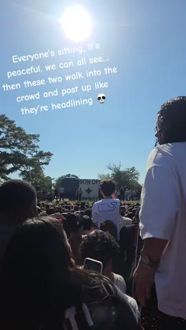 Daniel Caesar singing about love, and they said ‘nah, let’s block everyone’s view instead #DanielCaeser #popup  #popupconcert  #houston 
