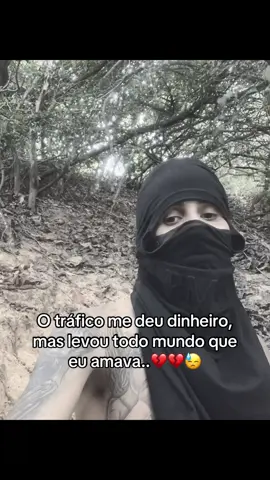 Preto e branco- o tráfico não compensa rapaziada.