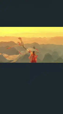 Trắng như tuyết trên núi, Sáng tựa trăng giữa mây. Nghe lòng chàng hai ý, Thiếp đành đoạn tình này . Hôm nay chén sum họp, Đầu sông tiễn sớm mai. Lững thững theo dòng nước, Nước mãi chảy đông tây. ##justthingsilik##phongcanhnhangian##trending##chill##foryou