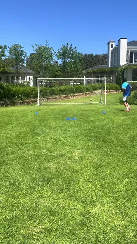 1v1 training drill  #roadtopro #footballtiktok #training #baller #fyp 