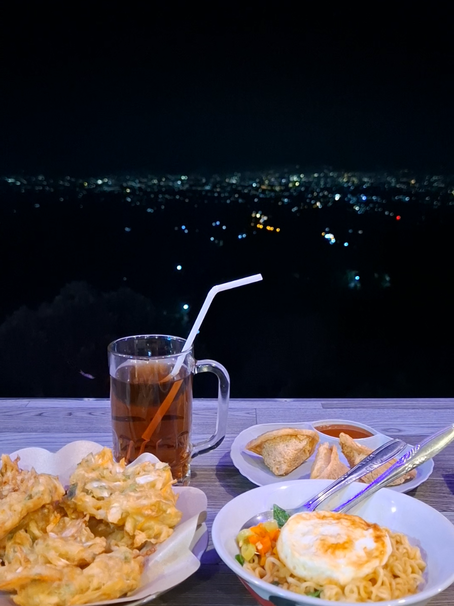 Nongki sambil lht indah nya citylight kudus #mevhomes #nongkimlm #tiktokviral #kulinertiktok #fypシ゚ 