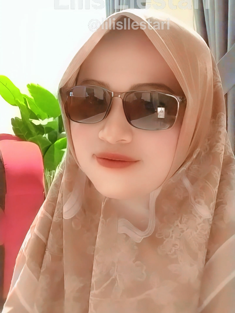 Membalas @wijayanto802 Kacamata Baca dan jalan Keren #promoguncang1010 #kacamatabaca #kacamatabacaplus #kacamatabacadanjalan #kacamatabacaautofokus 