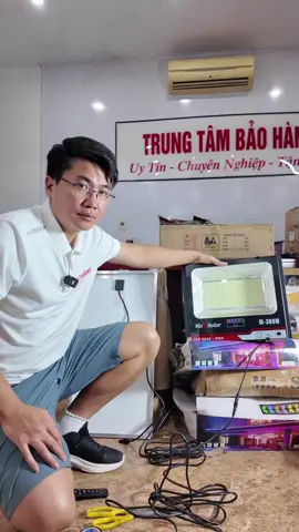 Đèn pha 300w lắp trong nhà hoặc ngoài trời đều phù hợp #Maxsolar  #dennangluongmattroi  #sanvuon 