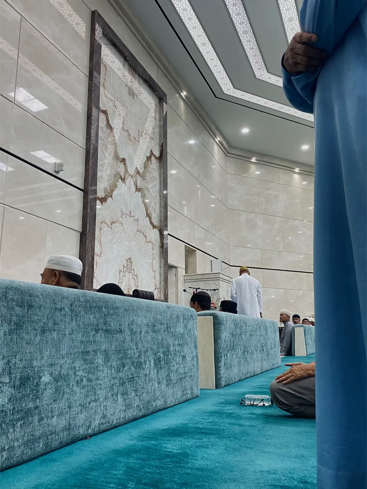 أن الولاء هو الحب والنصرة  قال النبي  صلى الله عليه وسلم : 